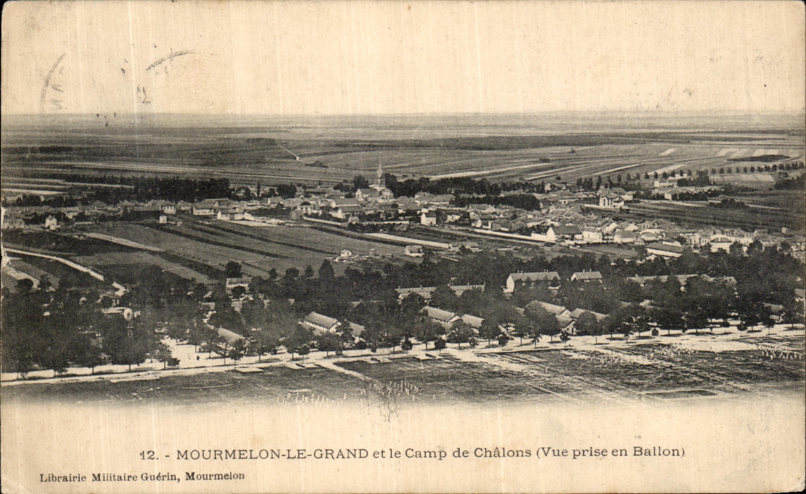 CPA Mourmelon Le Grand et le Camp de Chalons Vue prise en ballon Militaria
