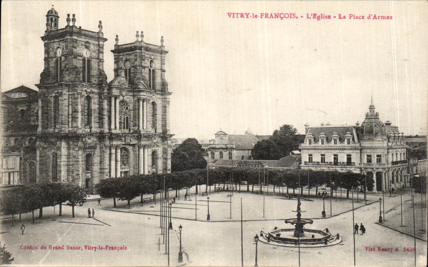 CPA Vitry Le Francois L Eglise La Place d Armes