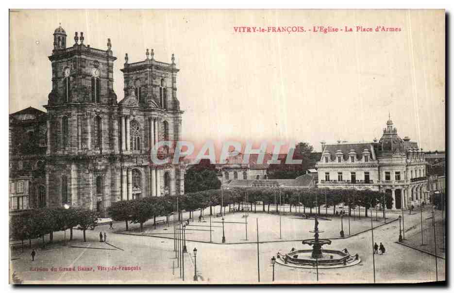 CPA Vitry Le Francois L Eglise La Place d Armes