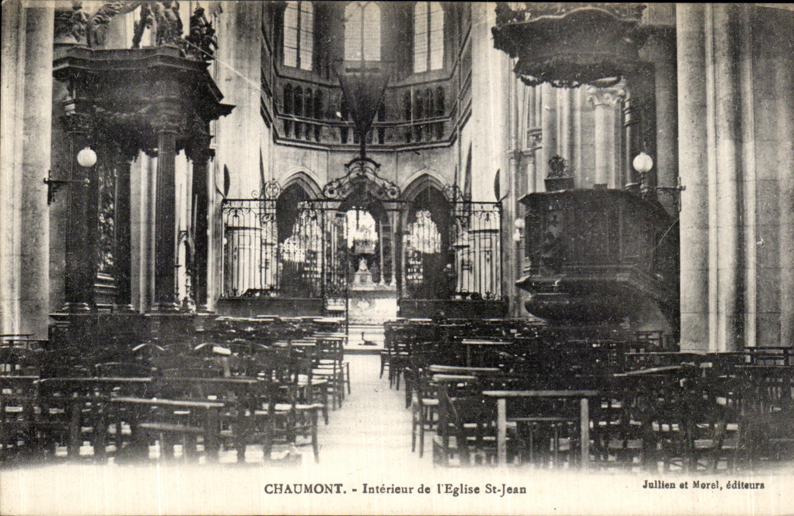 CPA Chaumont Interieur de l Eglise St Jean