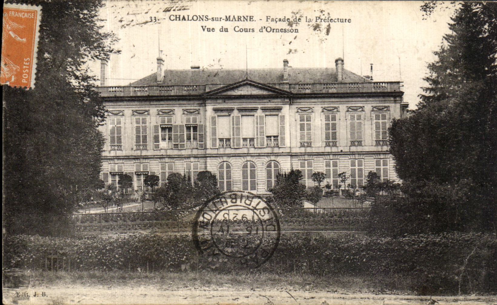 CPA Chalons Sur Marne Facade de la Prefecture Vue du Course d Ornesson