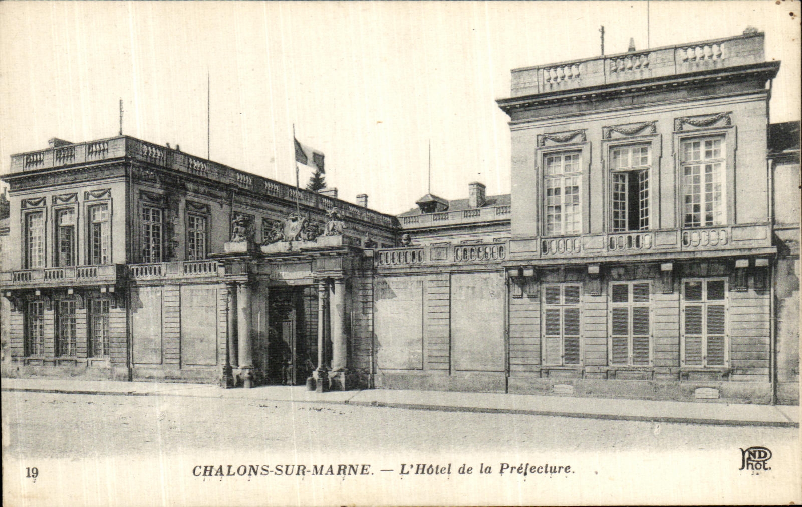 CPA Chalons Sur Marne L Hotel de la Prefecture