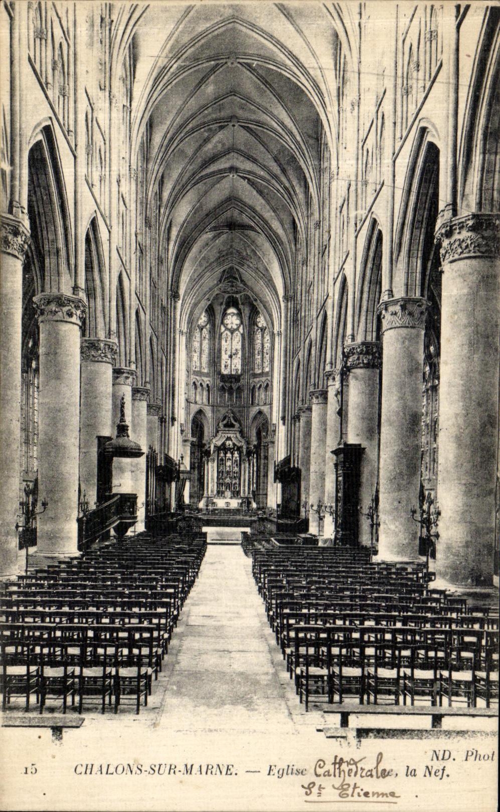 CPA Chalons Sur Marne Eglise Cathedrale La Nef 