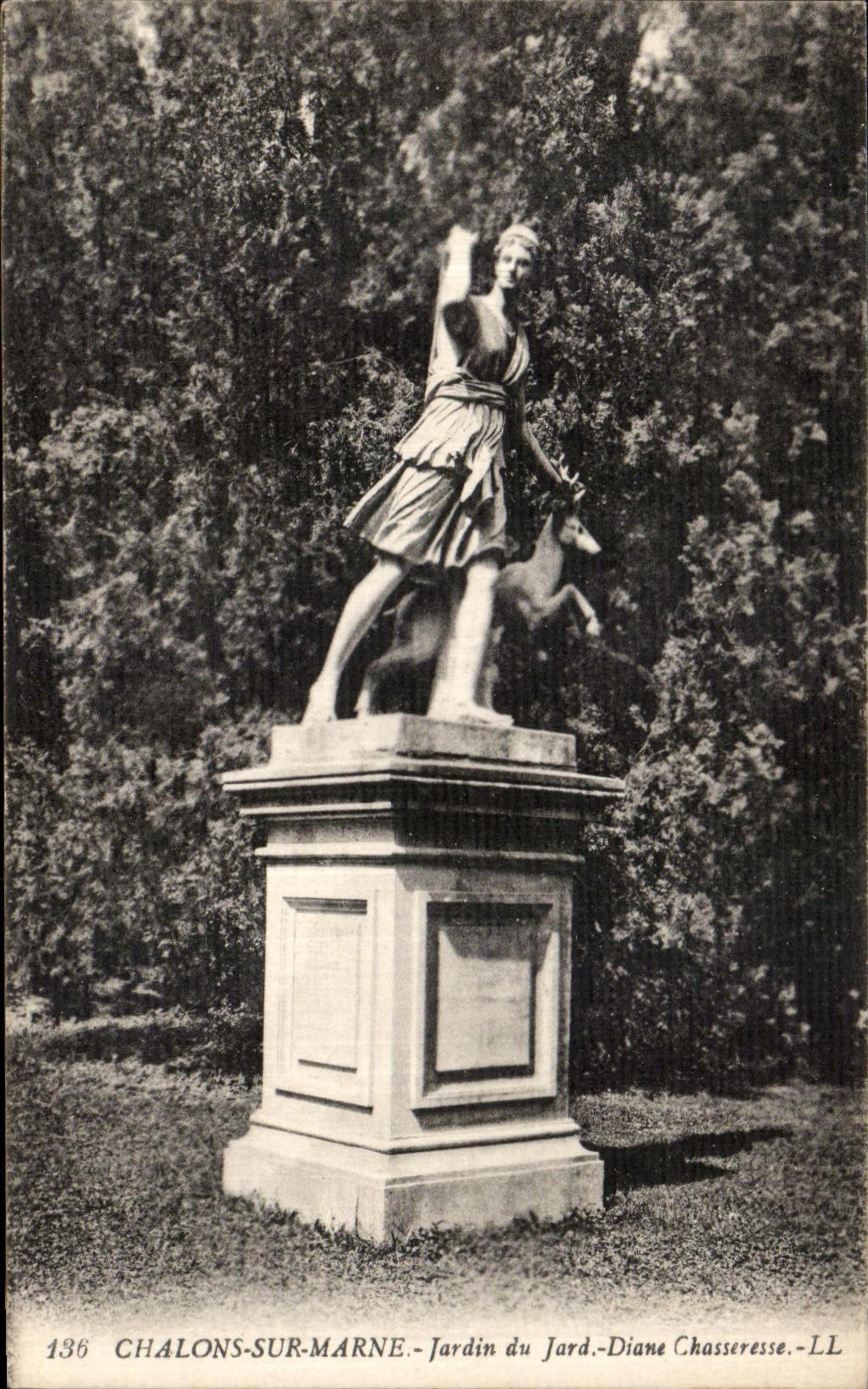 CPA Chalons Sur Marne Jardin du Jard Diane Chasseresse