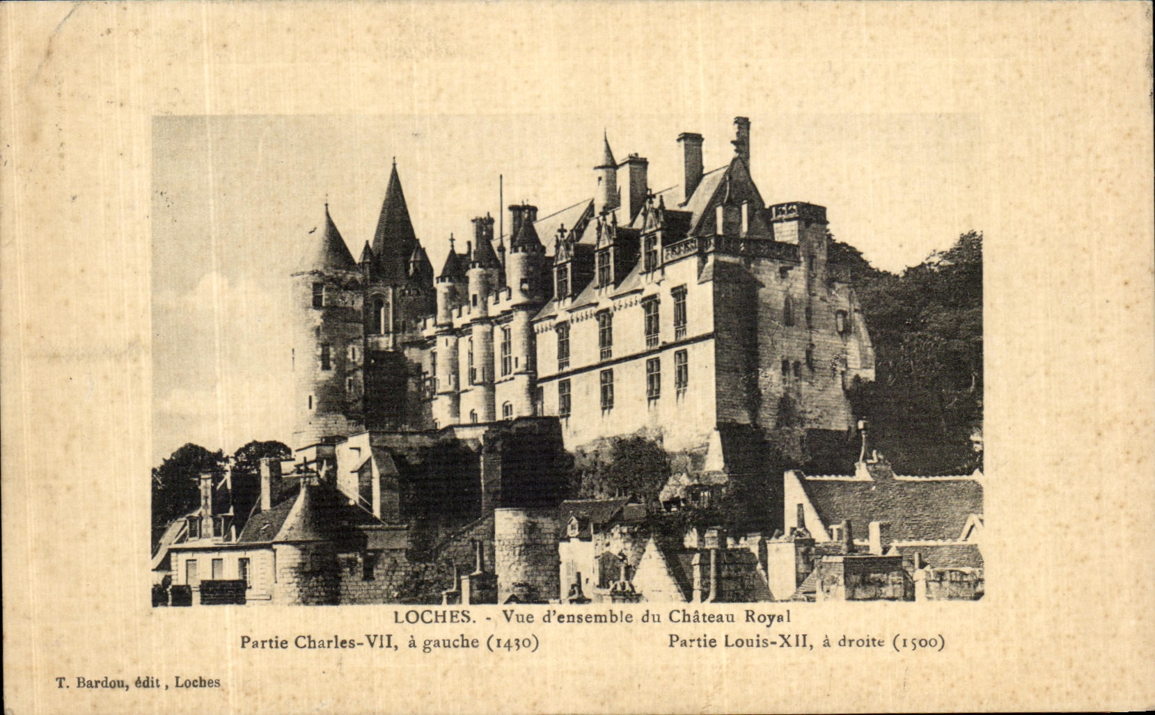 CPA Loches Vue d ensemble du Chateau Royal