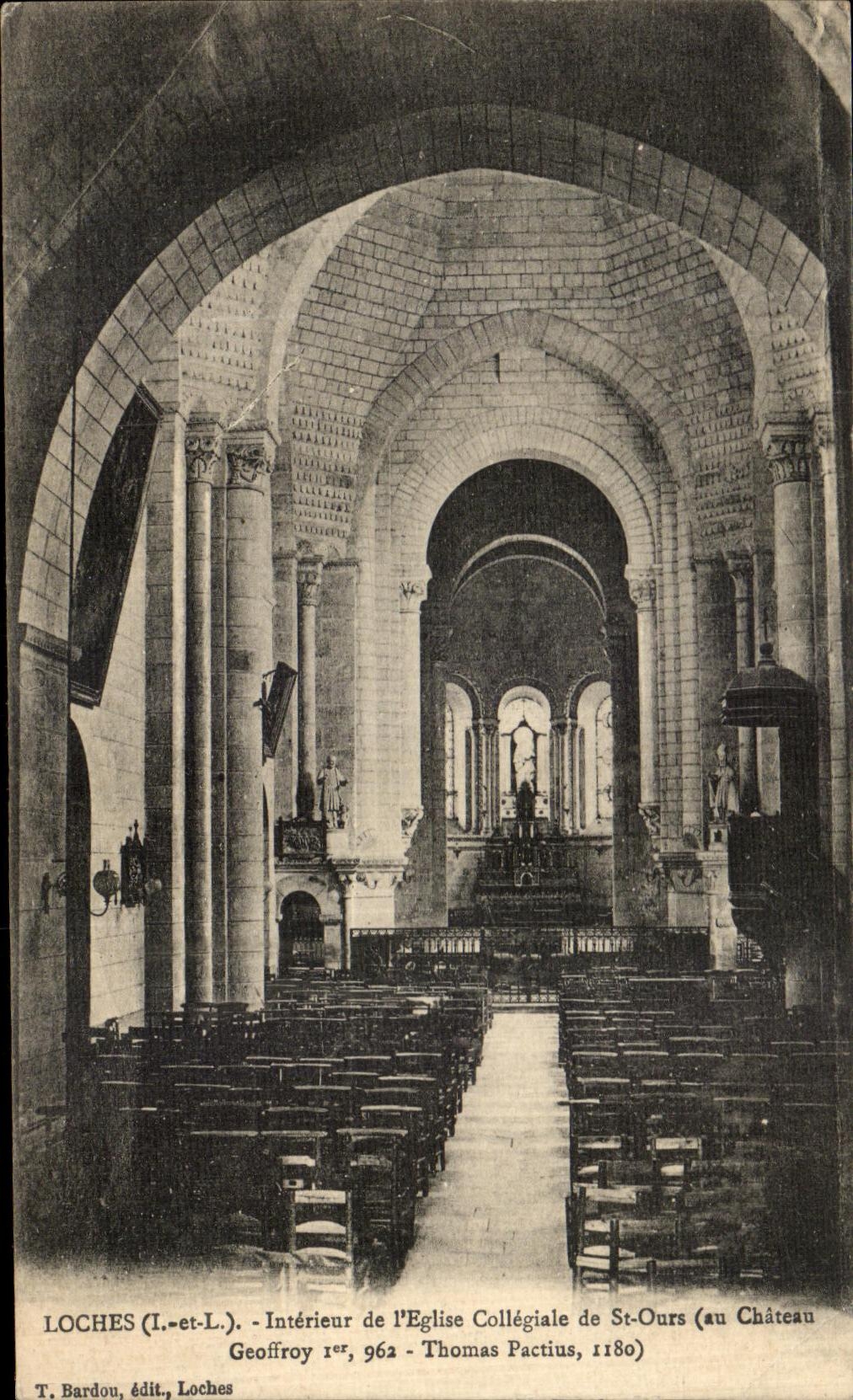 CPA Loches Interieur de l Eglise Collegiale de St ours 