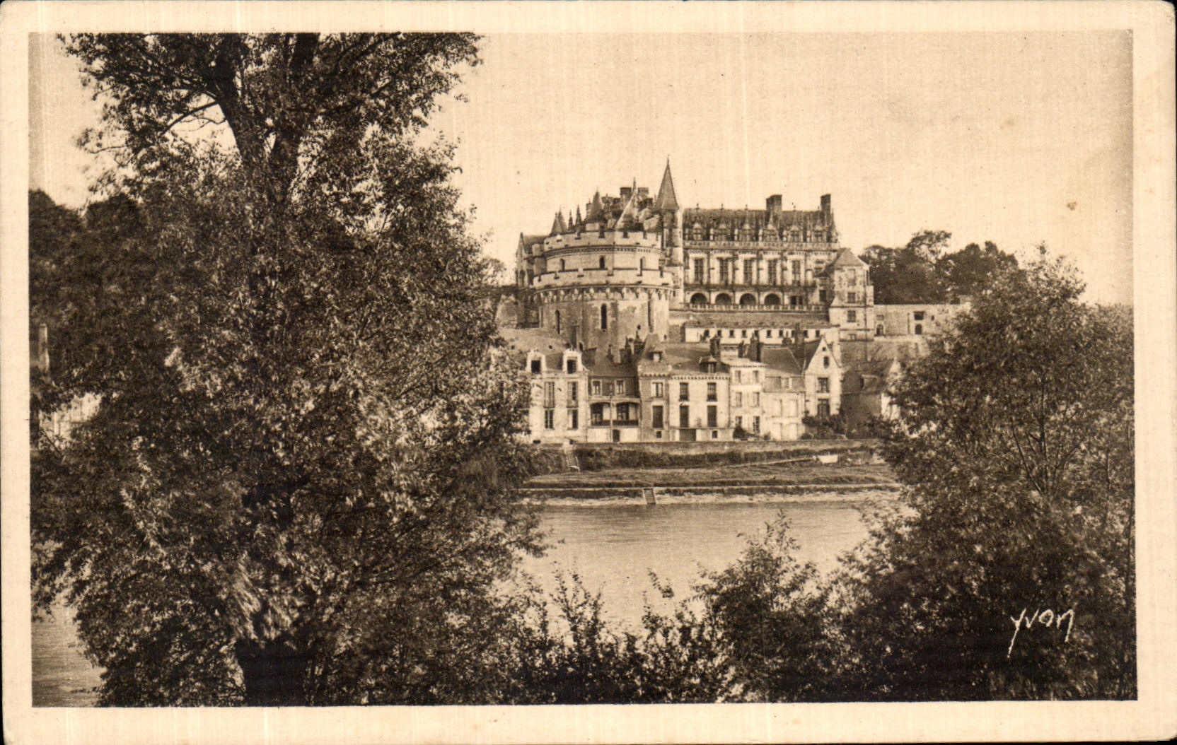 CPA Amboise La Douce France Chateaux De La Loire