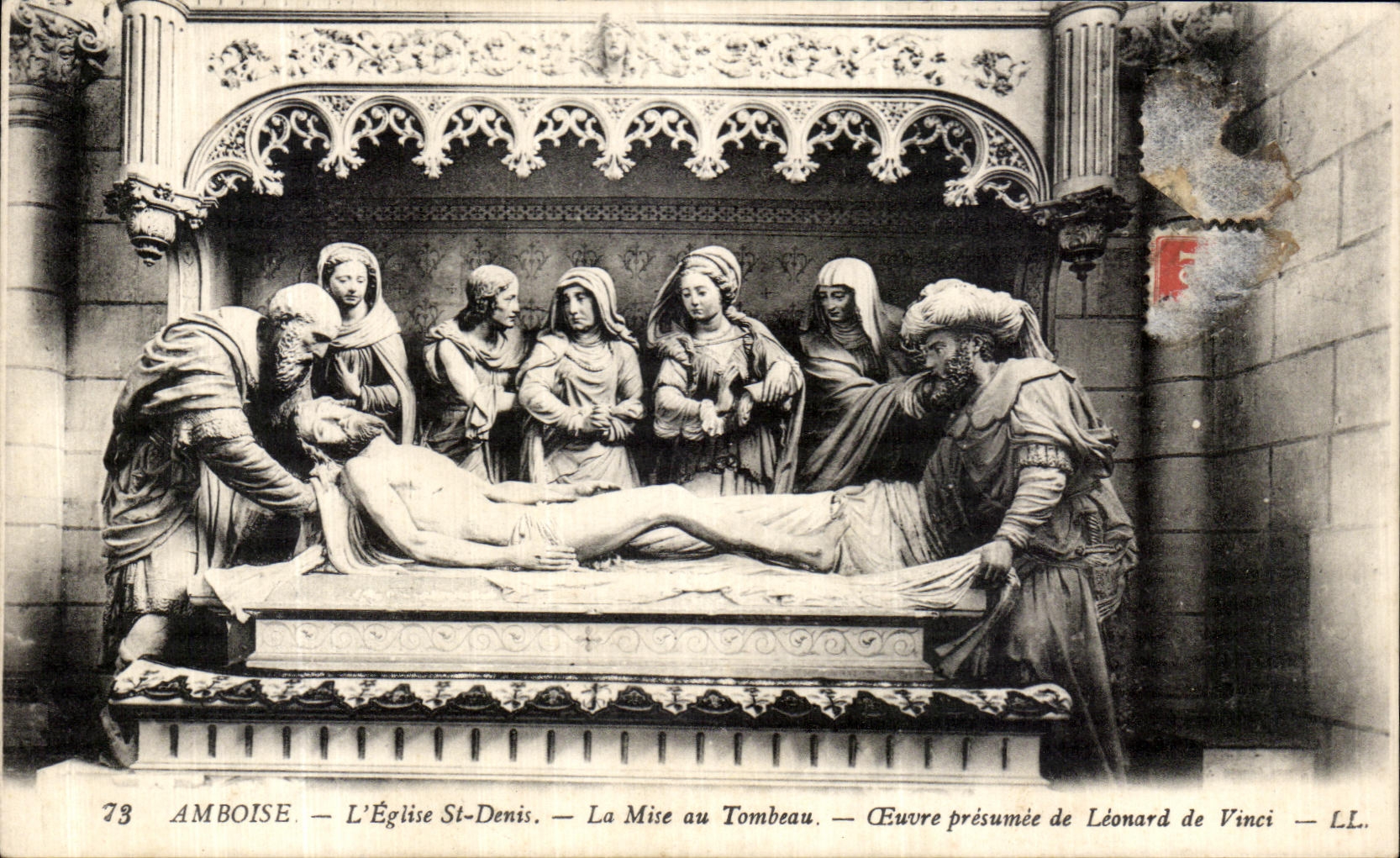 CPA Amboise L Eglise St Denis La Mise au Tombeau oeuvre presumee de Leonard de Vinci