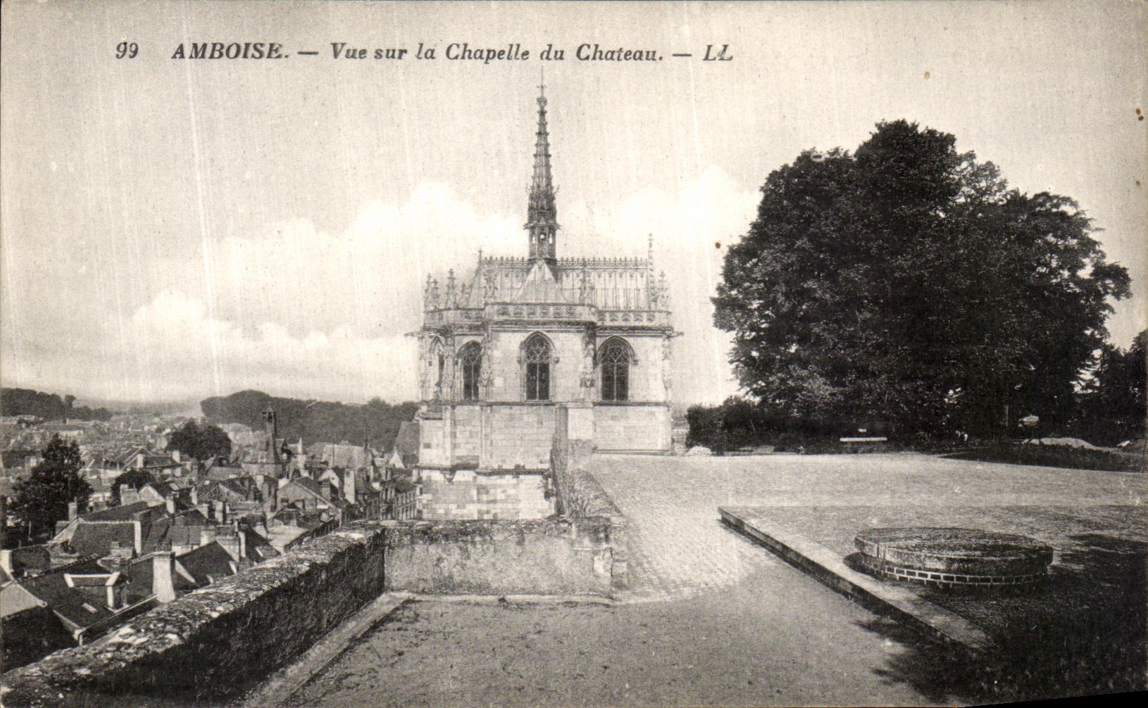 CPA Amboise Vue sur la Chapelle du Chateau
