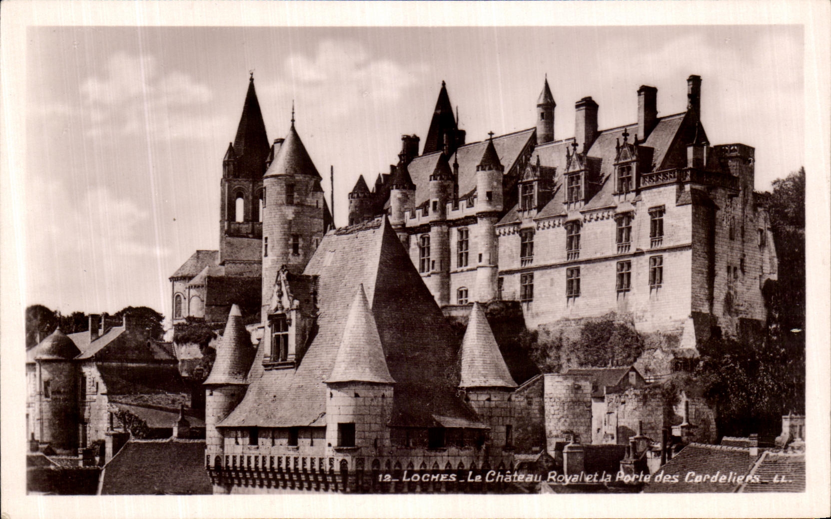 CPA Loches Chateau Royal et la porte des Cordeliers