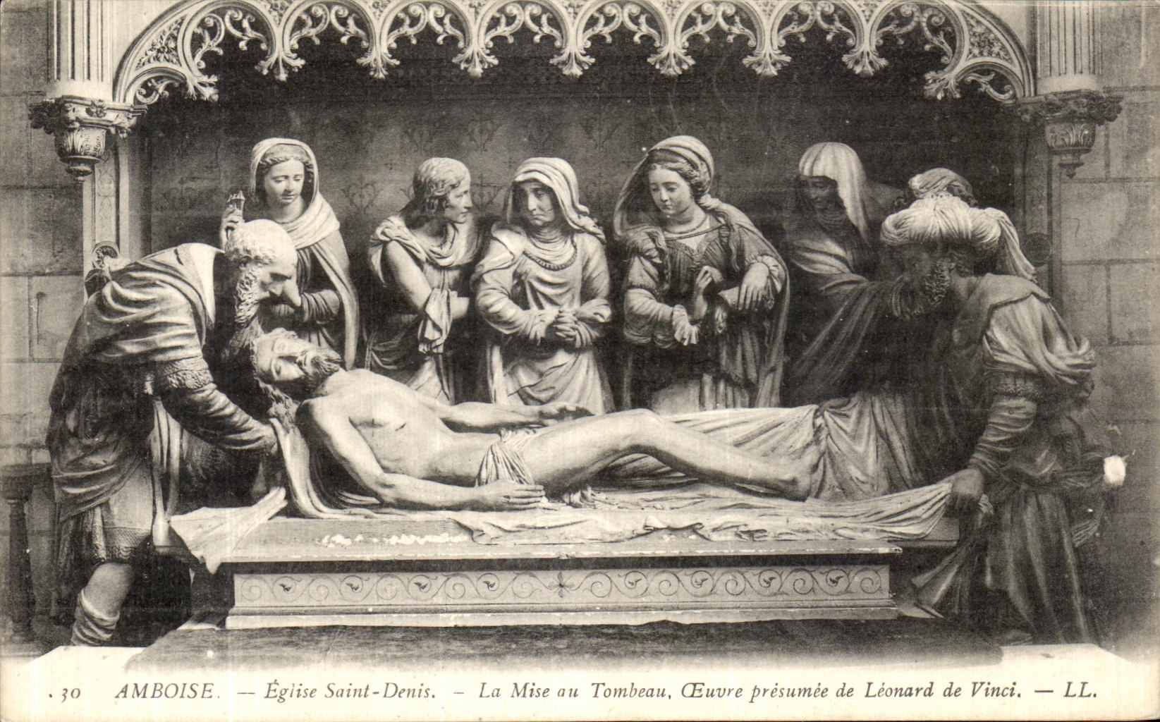 CPA Amboise Eglise Saint Denis La Mise au Tombeau Oeuvre presumee de Leonard de Vinci