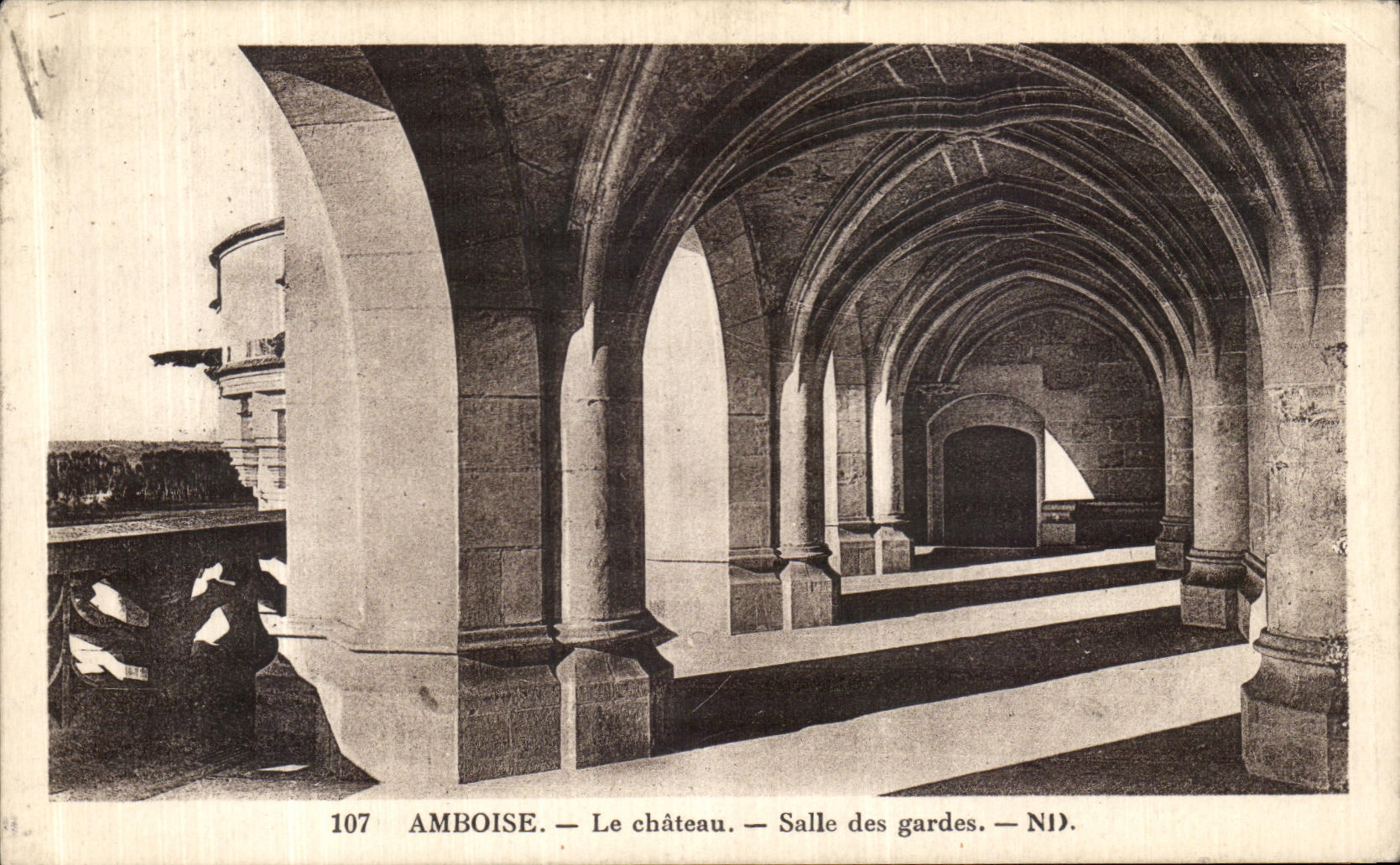 CPA Amboise Le Chateau Salle des gardes