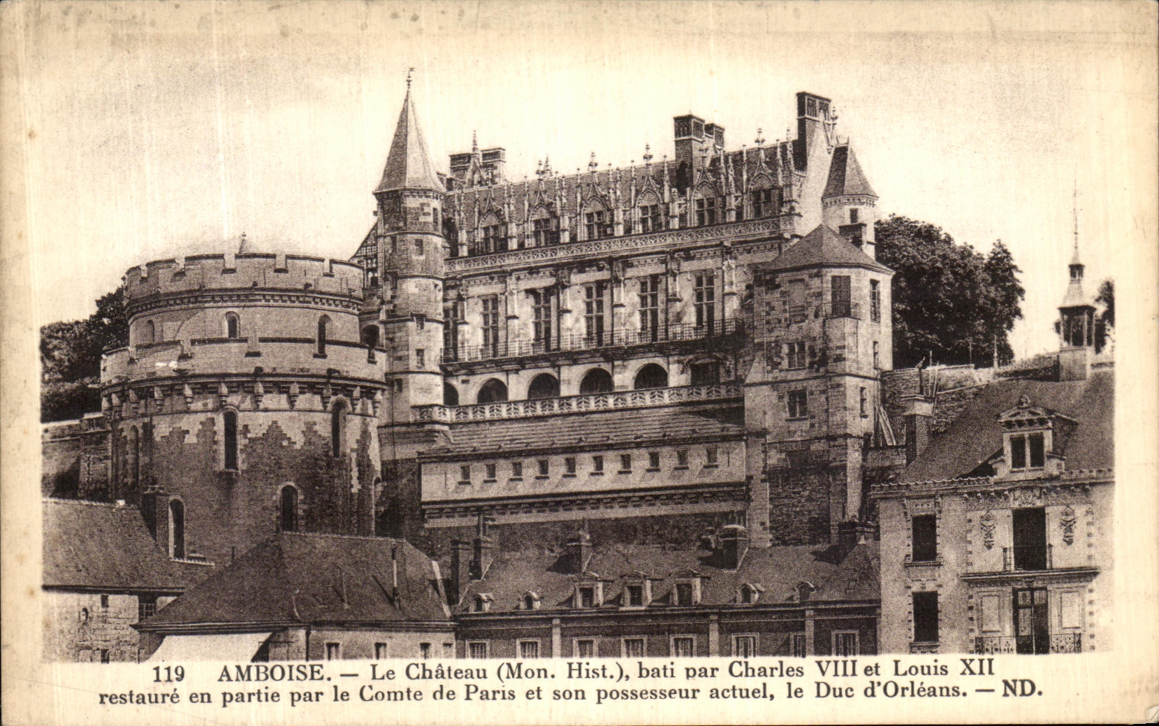 CPA Amboise Le Chateau bati par Charles VIII et Louis XII