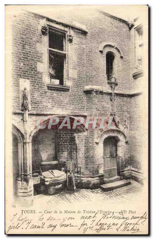 CPA Tours Cour de la Maison de Trislam L Ermite