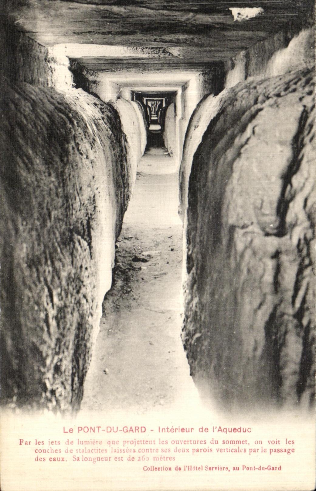 Pont-du-Gard — Intérieur de l'Aqueduc — Hôtel Servière