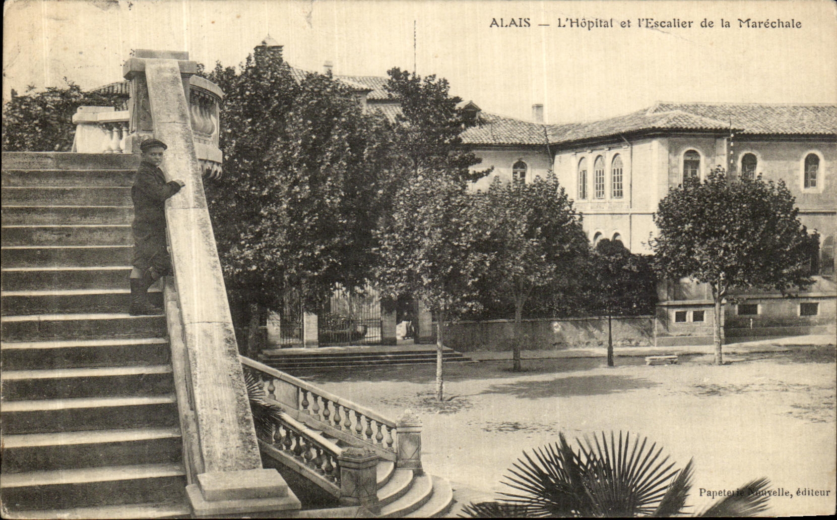 CPA Alais L Hopital et L Escalier de la Marechale 
