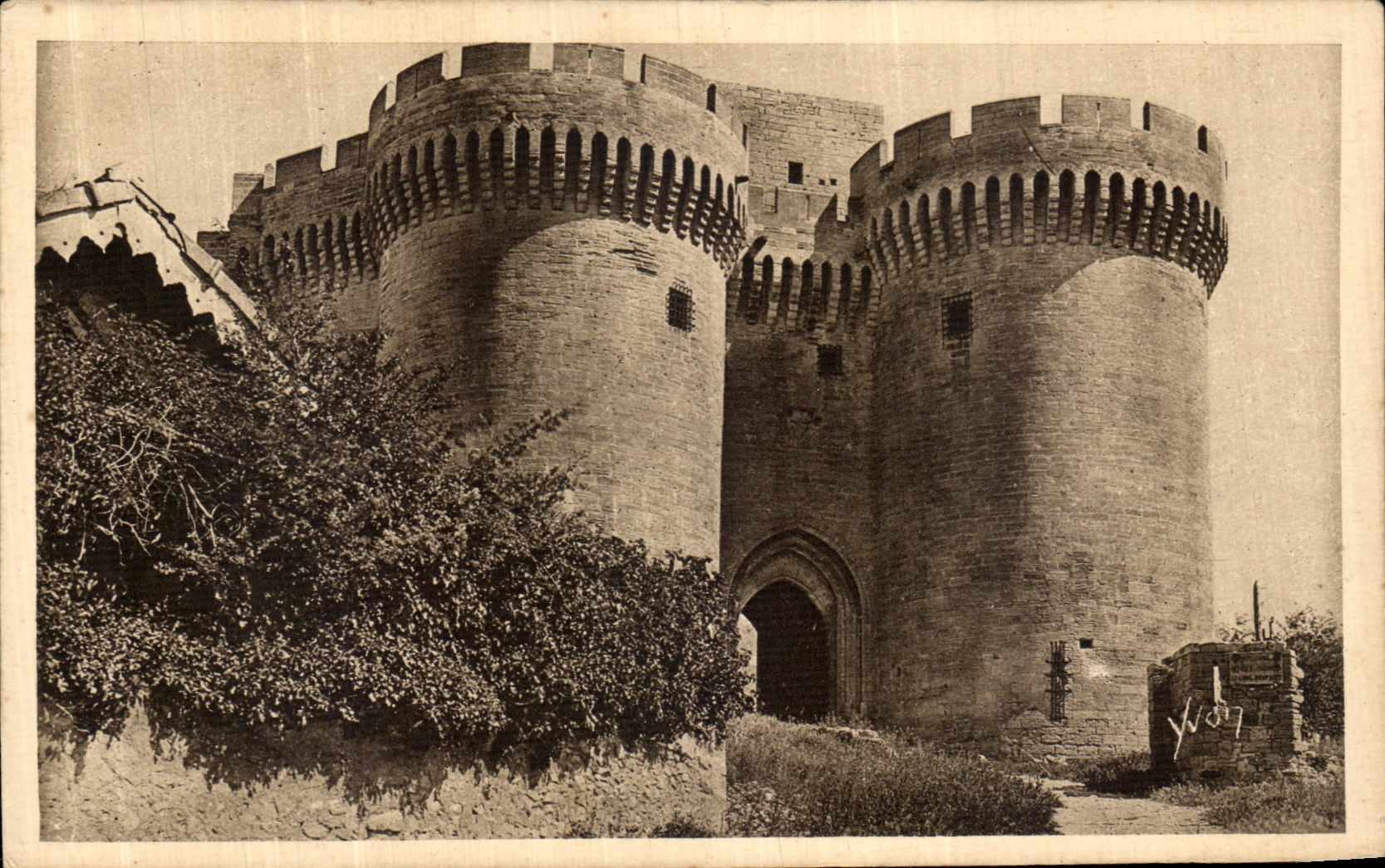 Villeneuve-lès-Avignon — Fortified Gate of Fort Saint-André — Les Éditions d'Art YVO7