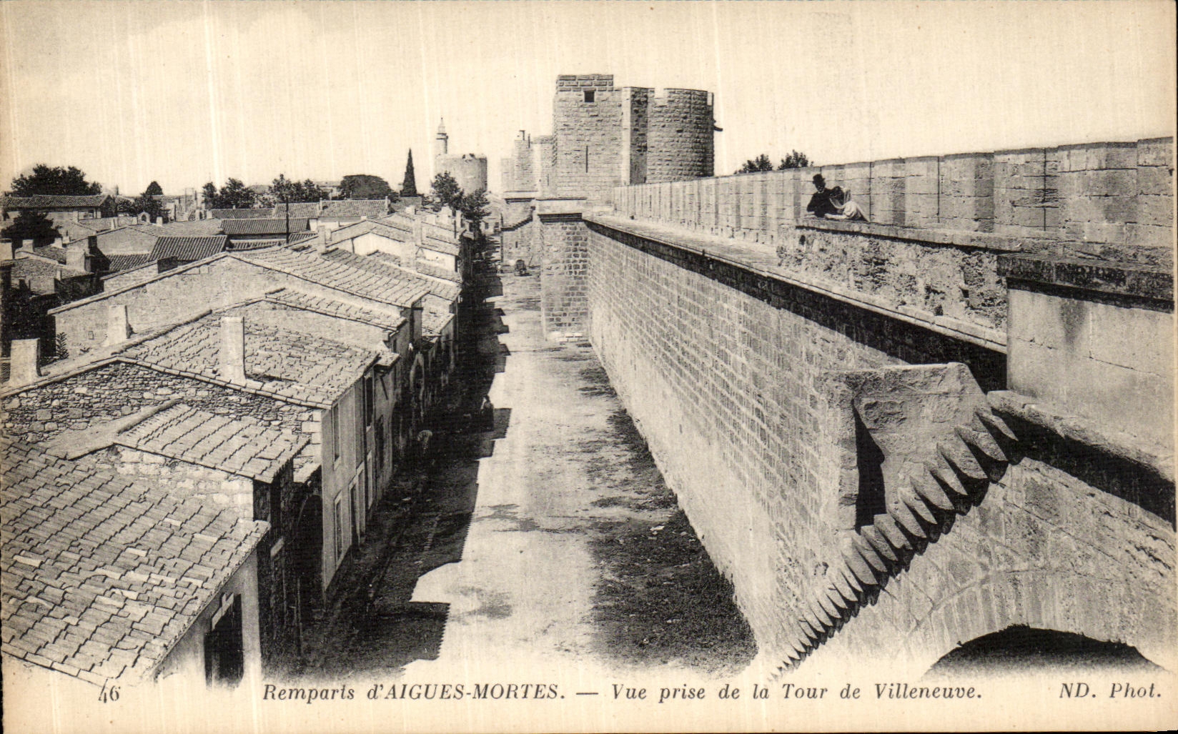 Mauern von AIGUES-MORTES — Ansicht vom Turm von Villeneuve