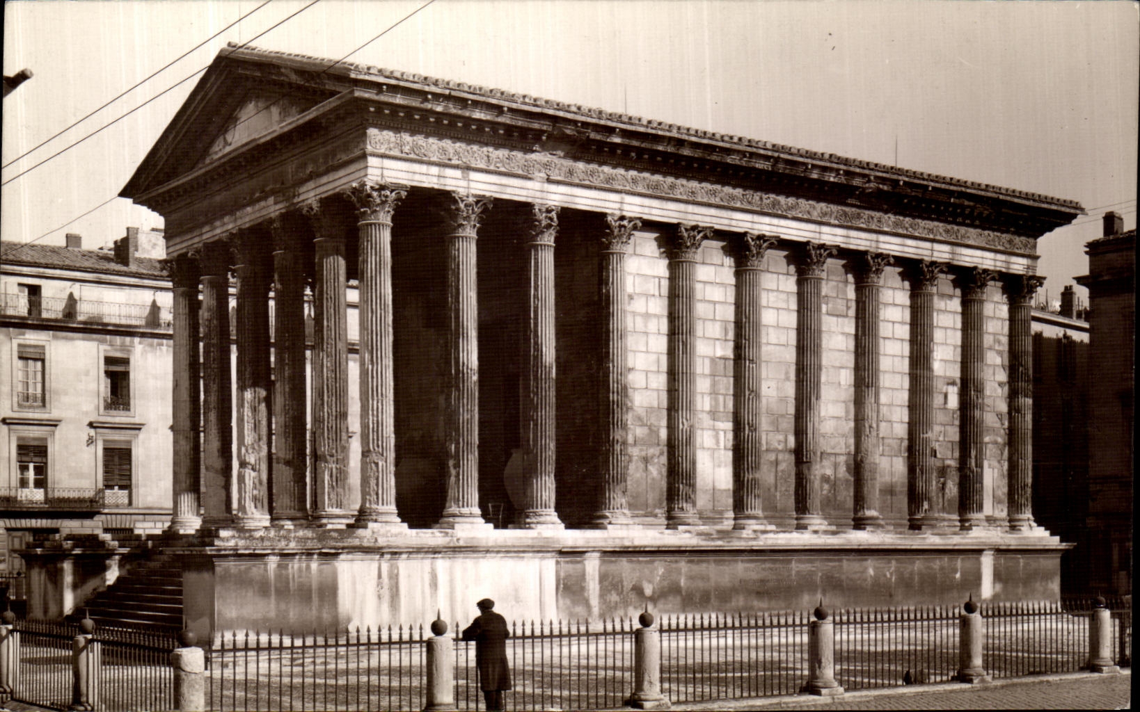 Temple de la Sagesse — Arles — Photo Marcheteau, successeur