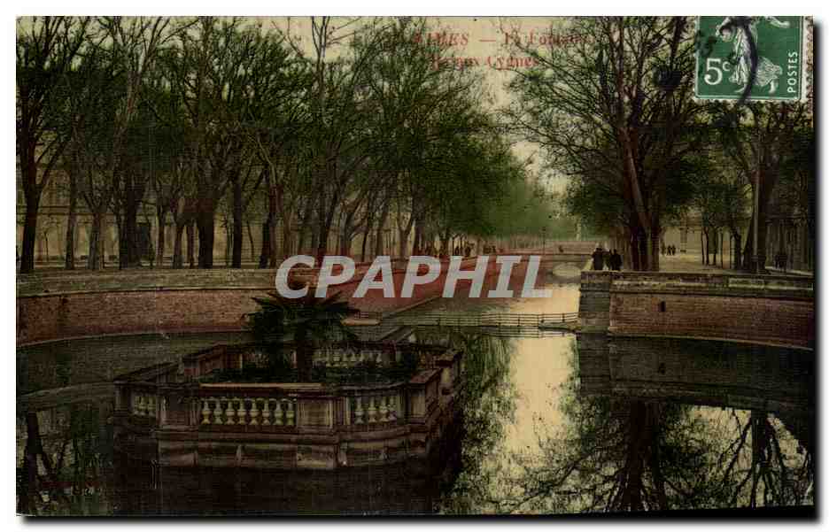 CPA Nimes La Fontaine Ile aux Cygnes
