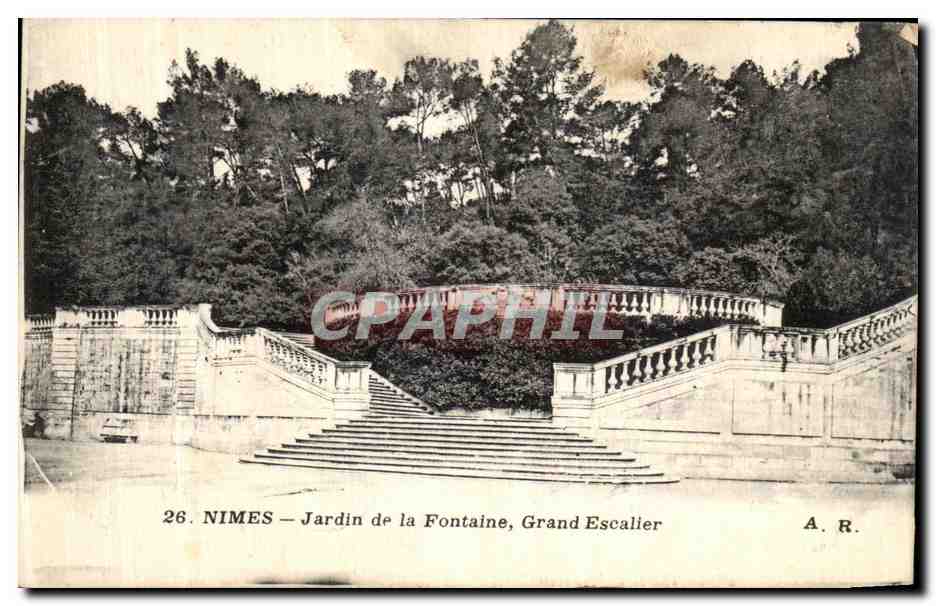 CPA Nimes Jardin de la Fontaine Grand Escalier