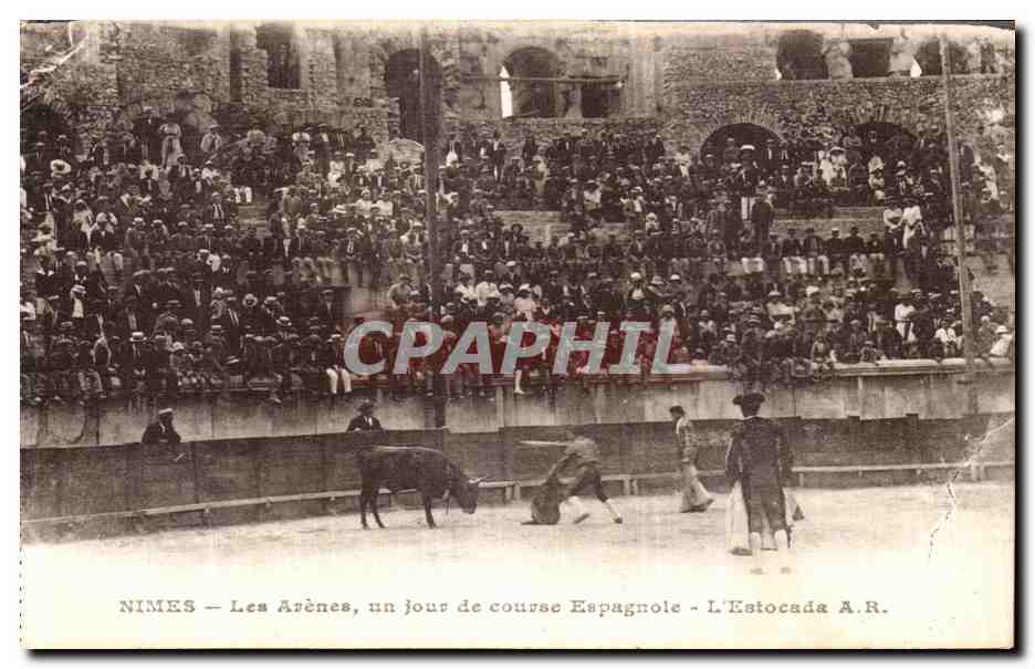 NIMES — Les Arènes, un jour de course Espagnole — L'Estocada A.R.