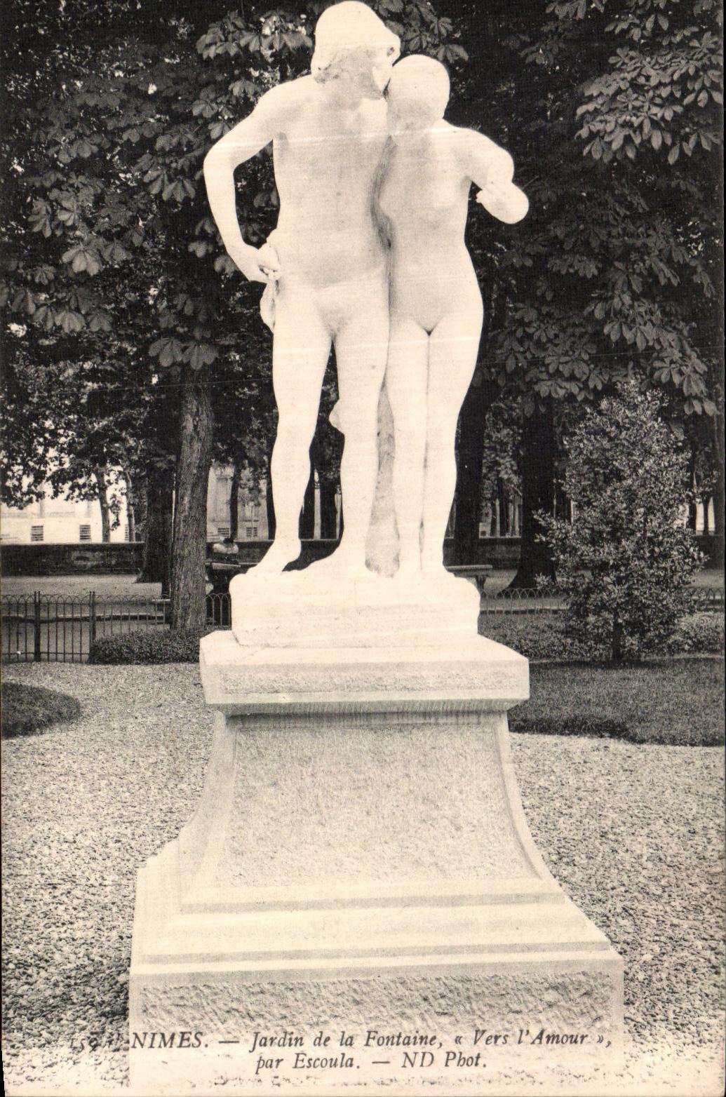 Nîmes — Jardin de la Fontaine, « Vers l'Amour », par Escoula