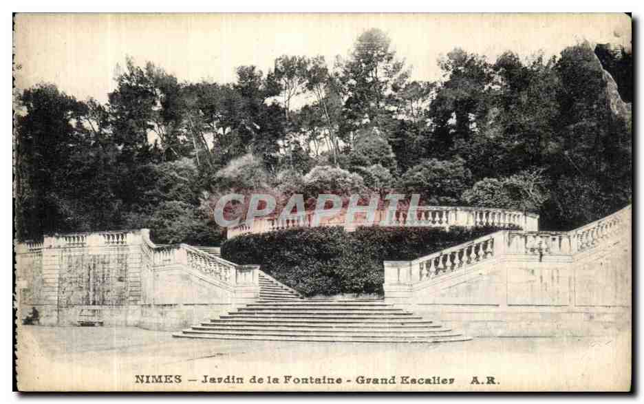 CPA Nimes Jardin de la Fontaine Grand Escalier