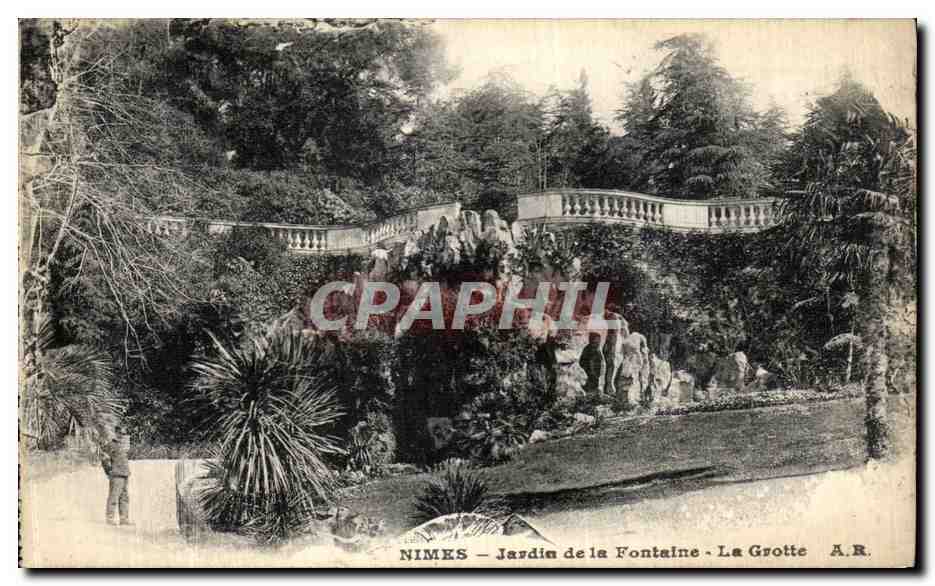 CPA Nimes Jardin De la Fontains La Grotte 