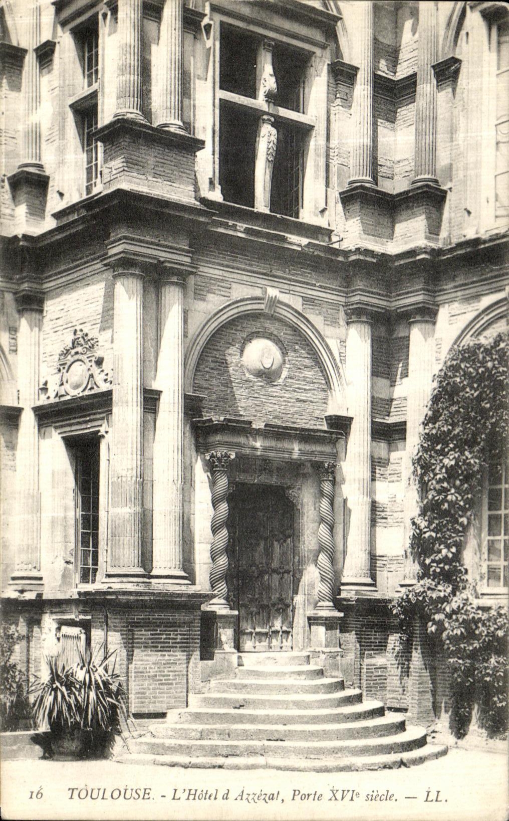 Toulouse - L'Hôtel d'Azréat, Porte XVIe siècle — LL