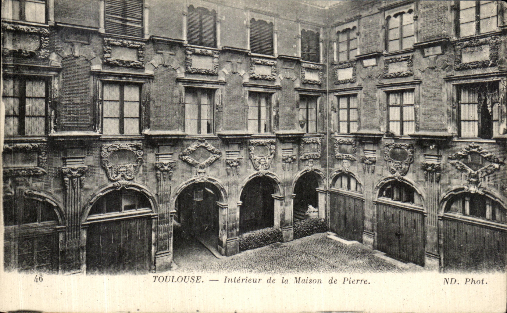 Toulouse — Intérieur de la Maison de Pierre — ND. Phot.