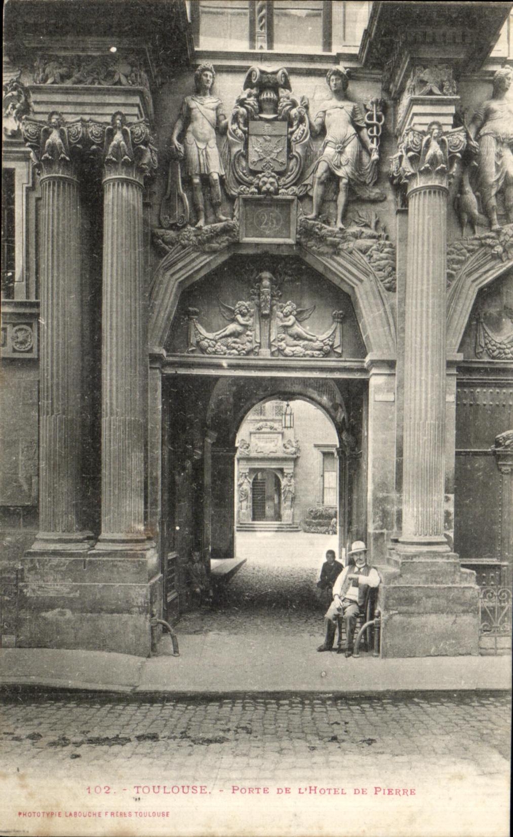 Toulouse - Porte de l'Hôtel de Pierre — Phototypie Labouche Frères Toulouse, n°102