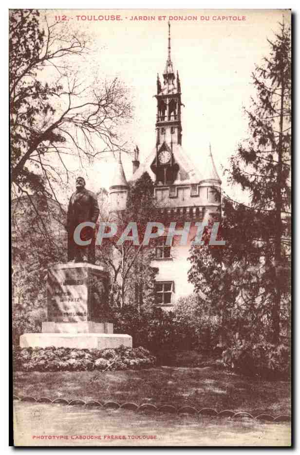 CPA Toulouse Jardin Et Donjon Du Capitole