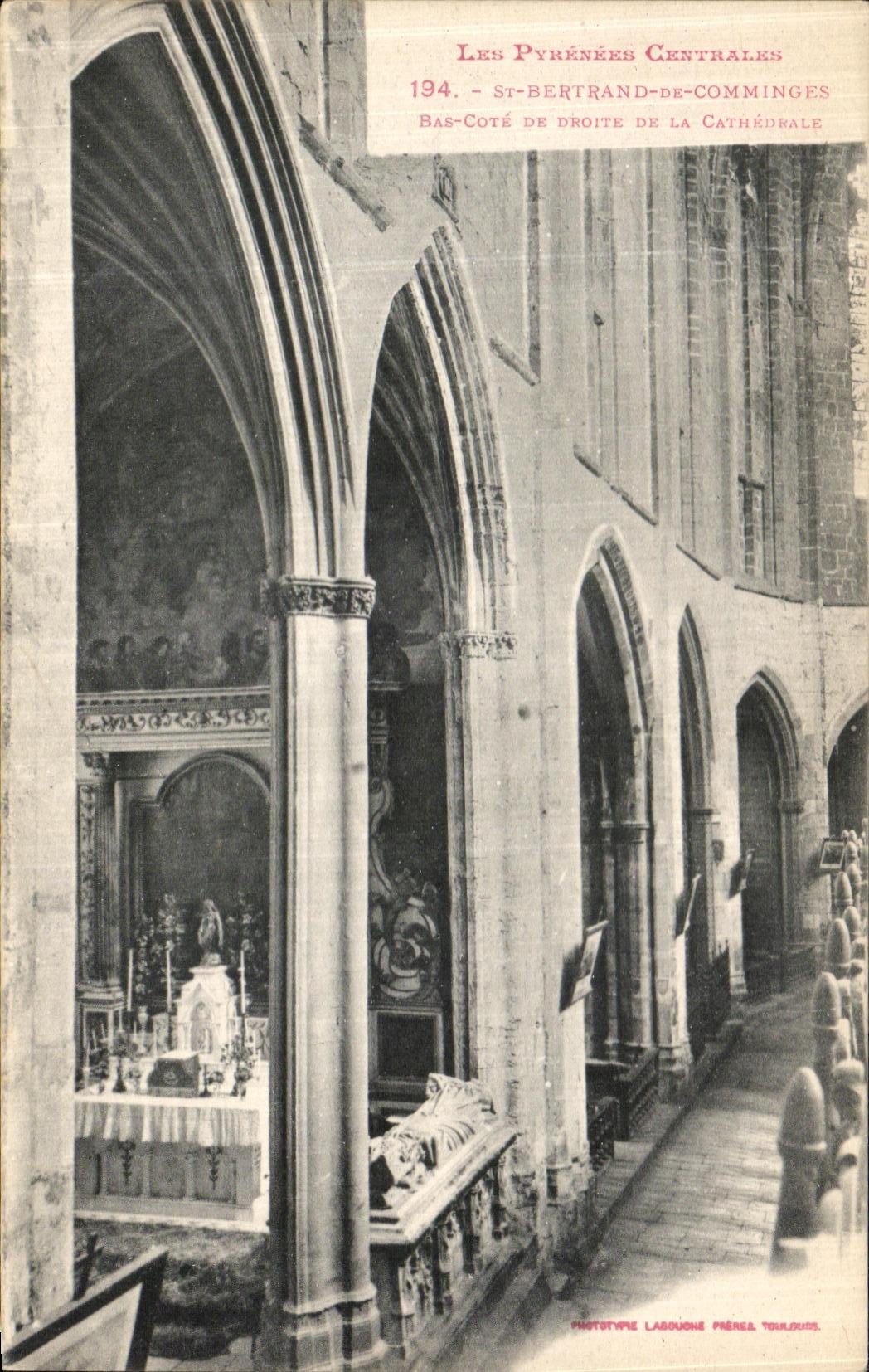 CPA Saint Bertrand De Comminges Bas cote de droite De La Cathedrale