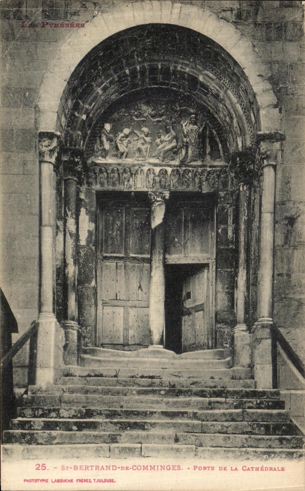 CPA Saint Bertrand De Comminges Porte de La Cathedrale