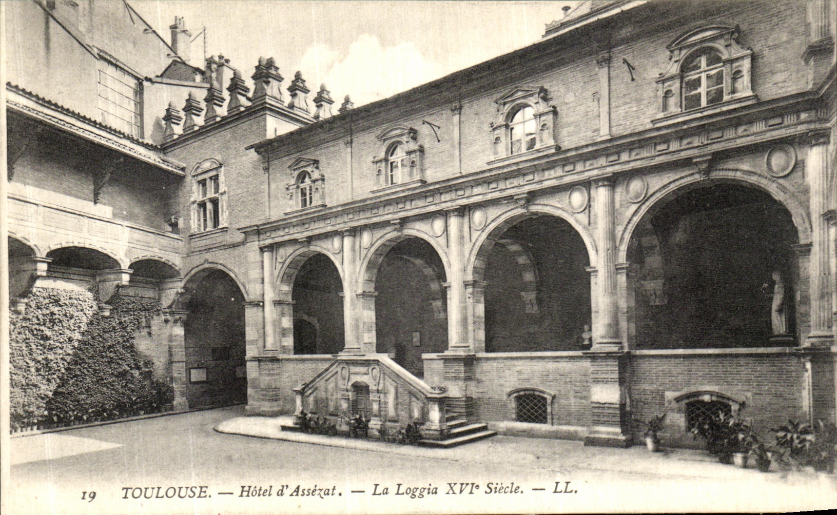 Toulouse — Hôtel d'Assézat — La Loggia XVIe Siècle — LL.