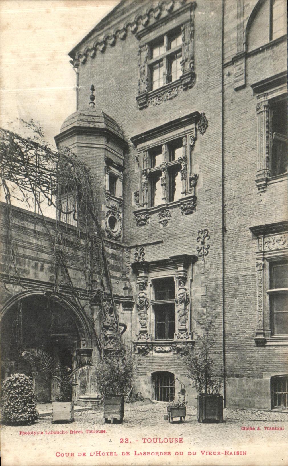Cour de l'Hôtel de Lasbordes ou du Vieux-Raisin — Toulouse — Phototypie Labouche Irères, n°23