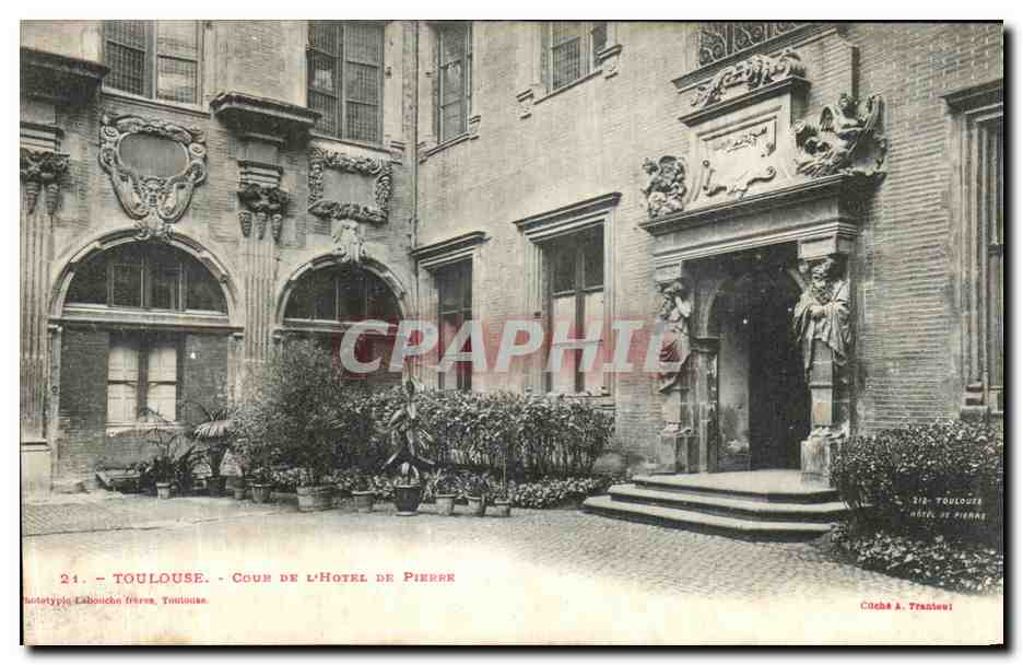 CPA Toulouse Cour De L Hotel De Pierre
