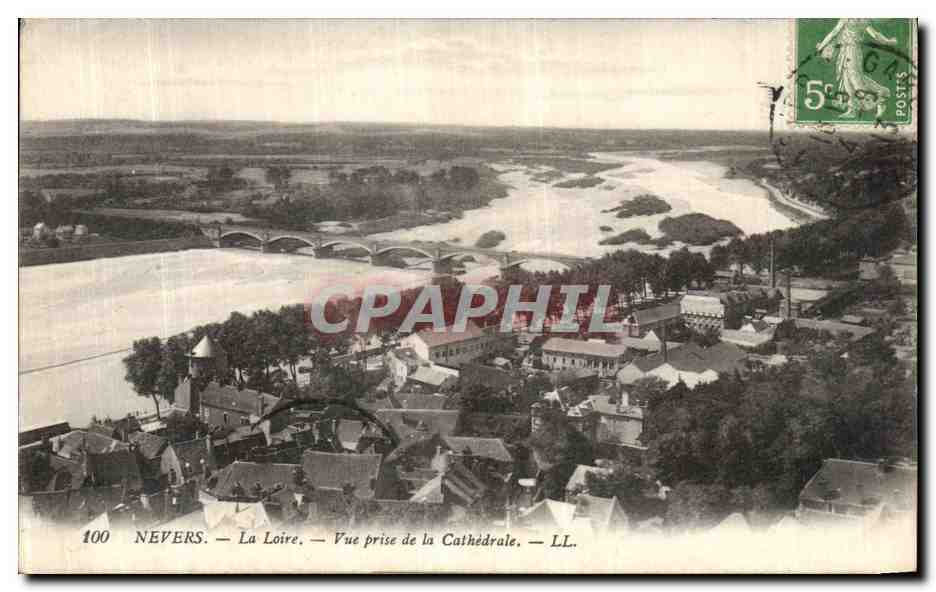 CPA Nevers La Loire Vue prise de la Cathedrale