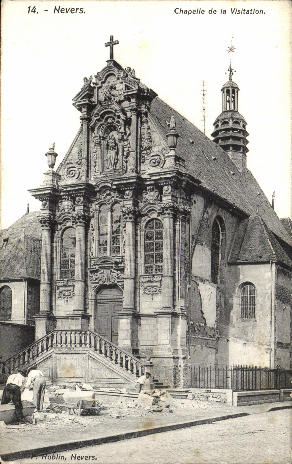 CPA Nevers Chapelle de la Visitation animee 