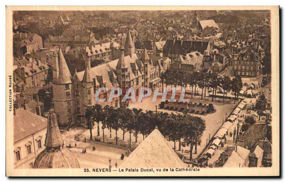 CPA Nevers Le Palais Ducal vu de la Cathedrale