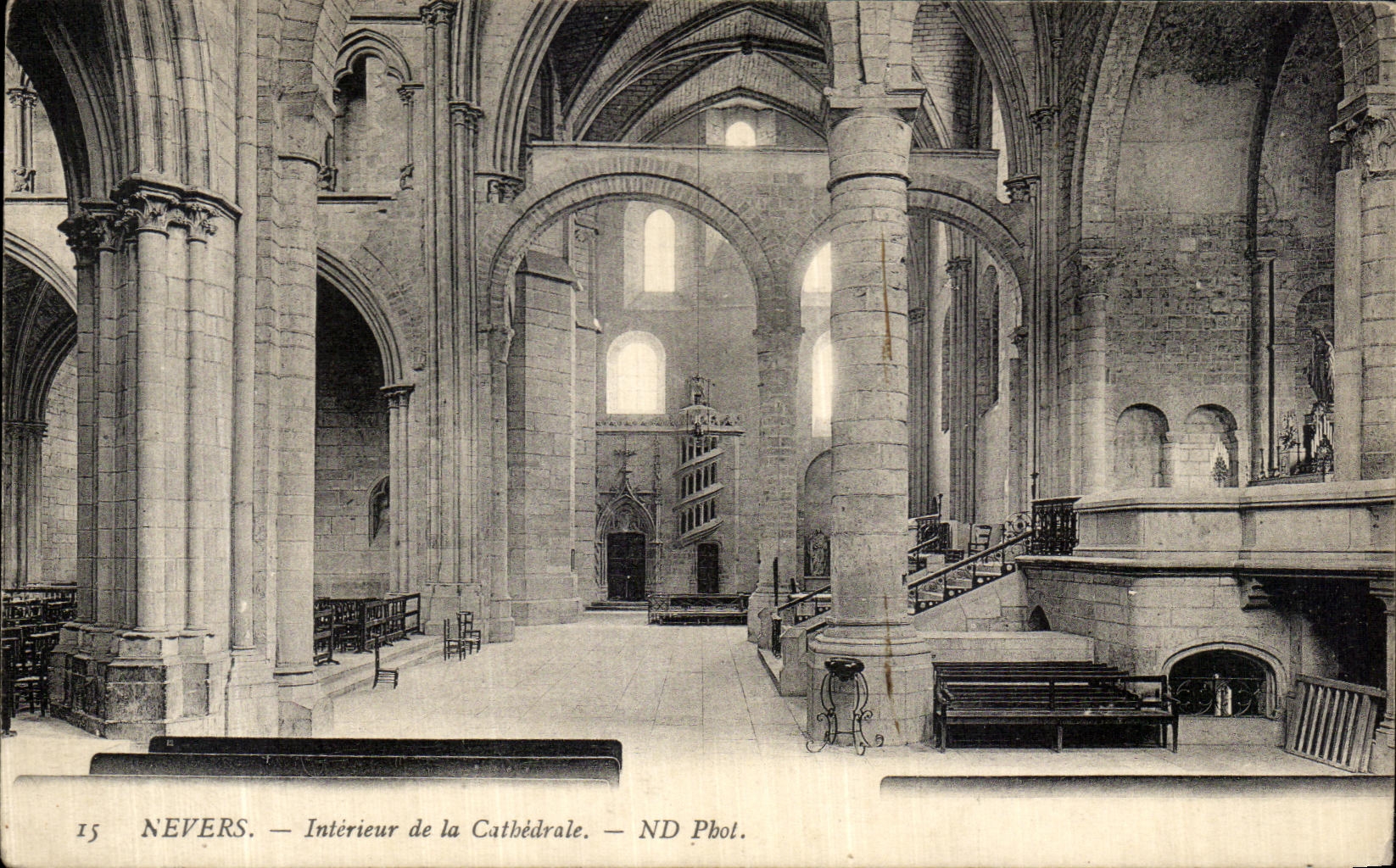 Nevers — Intérieur de la Cathédrale — ND Pbot.