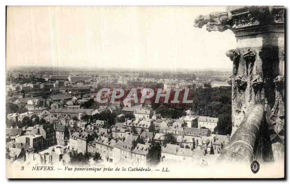 Nevers — Vue panoramique prise de la Cathédrale — LL.