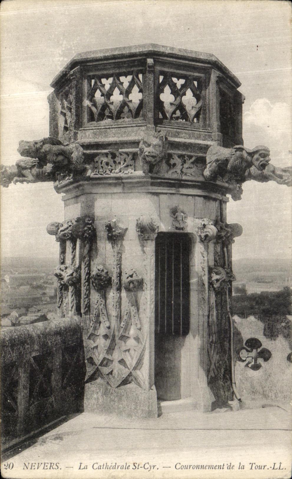Nevers — La Cathédrale St-Cyr — Couronnement de la Tour. LL. — N° 20