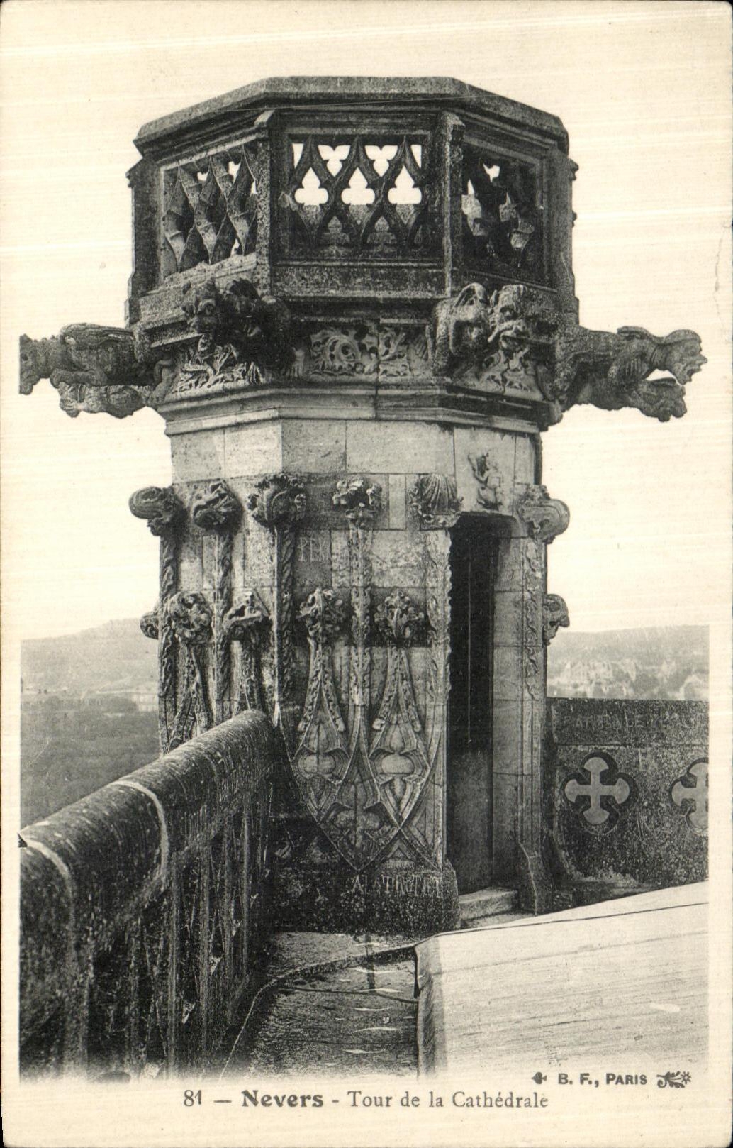 CPA Nevers Tour de la Cathedrale