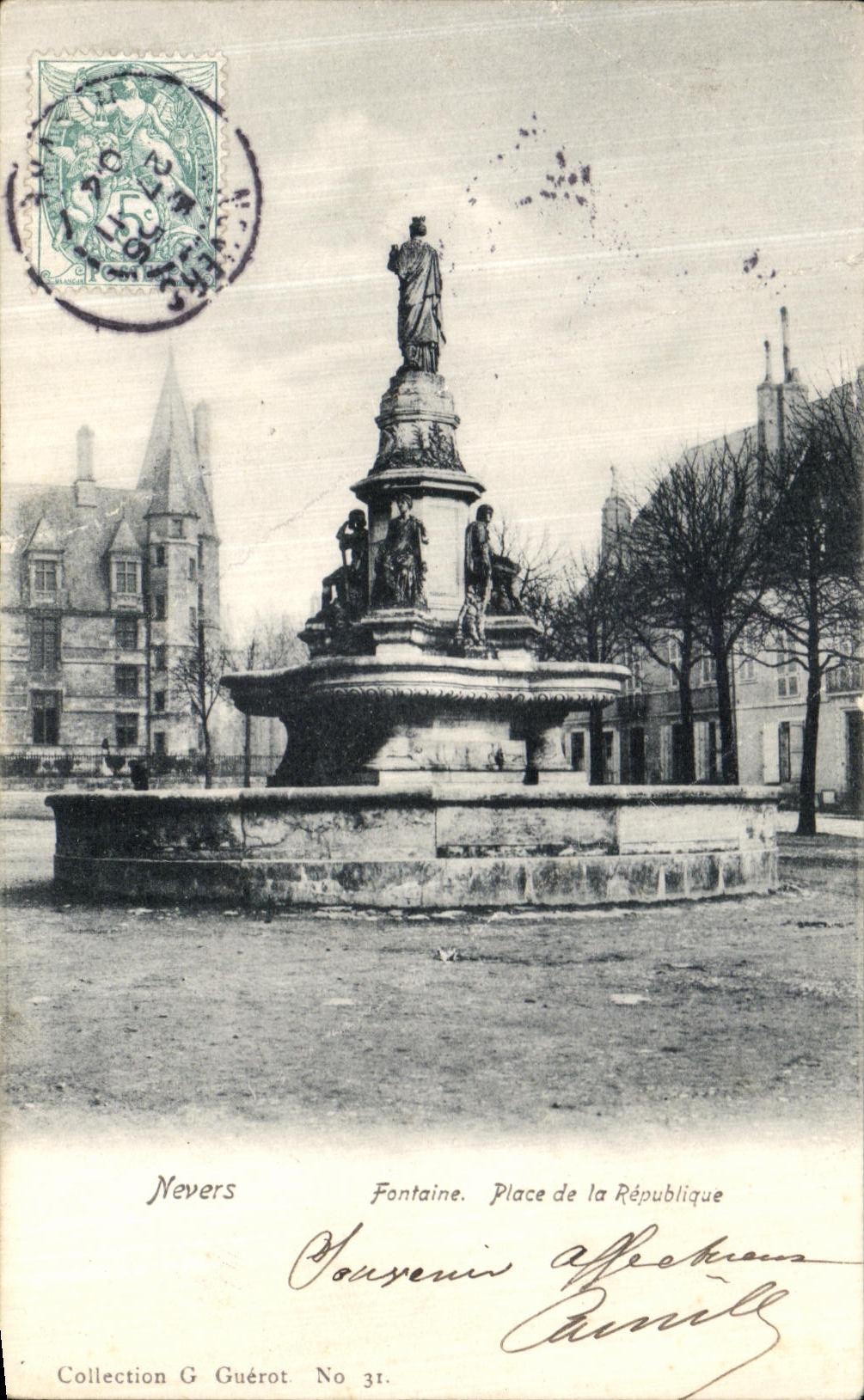 CPA Nevers Fontaine Place de la Republique