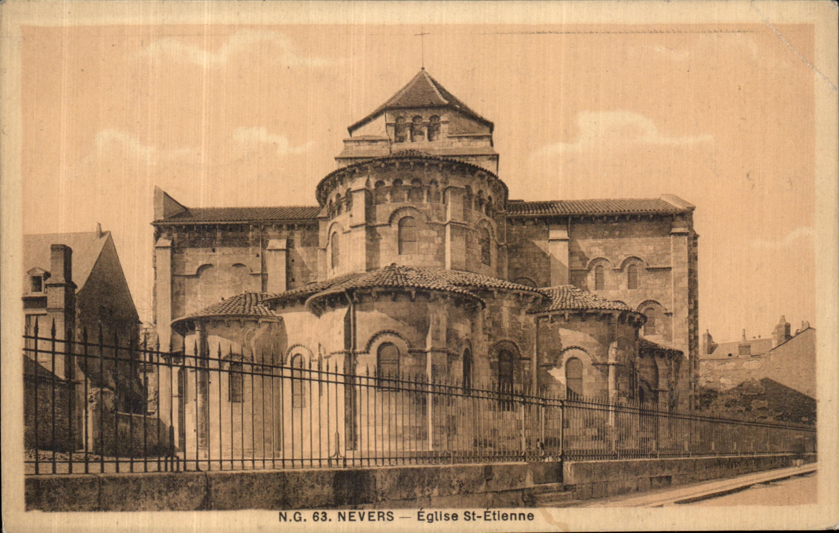 CPA Nevers Eglise Saint Etienne