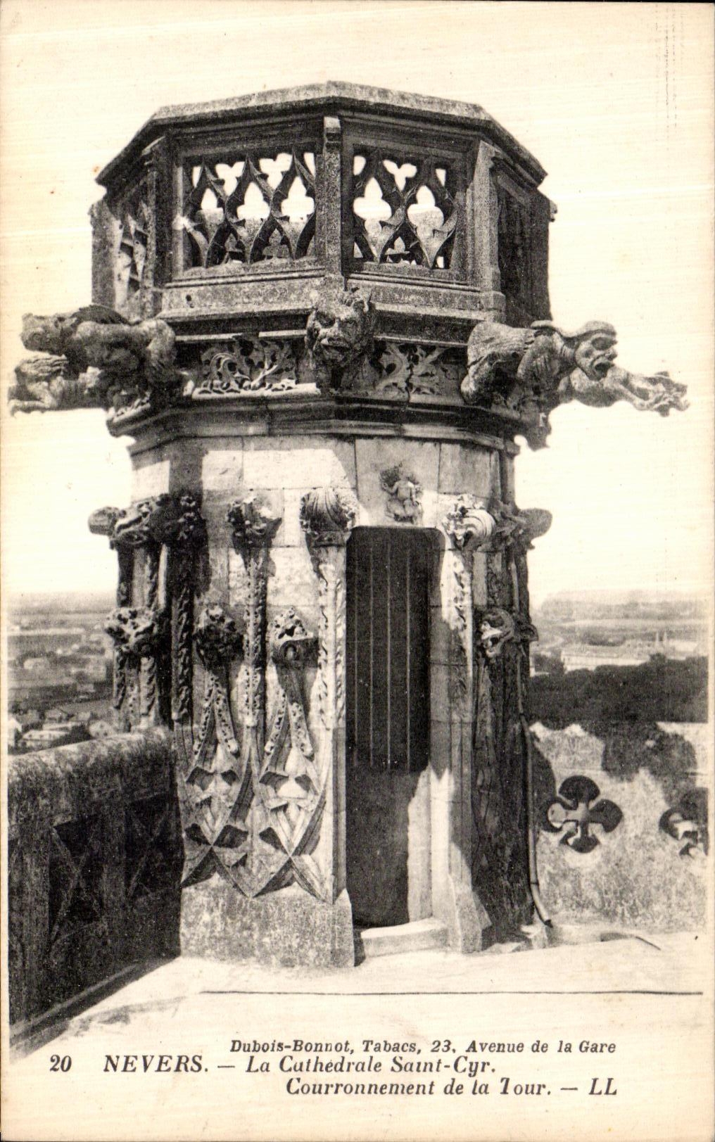 Nevers — La Cathédrale Saint-Cyr, Couronnement de la Tour — Dubois-Bonnot, Tabacs, 23, Avenue de la Gare