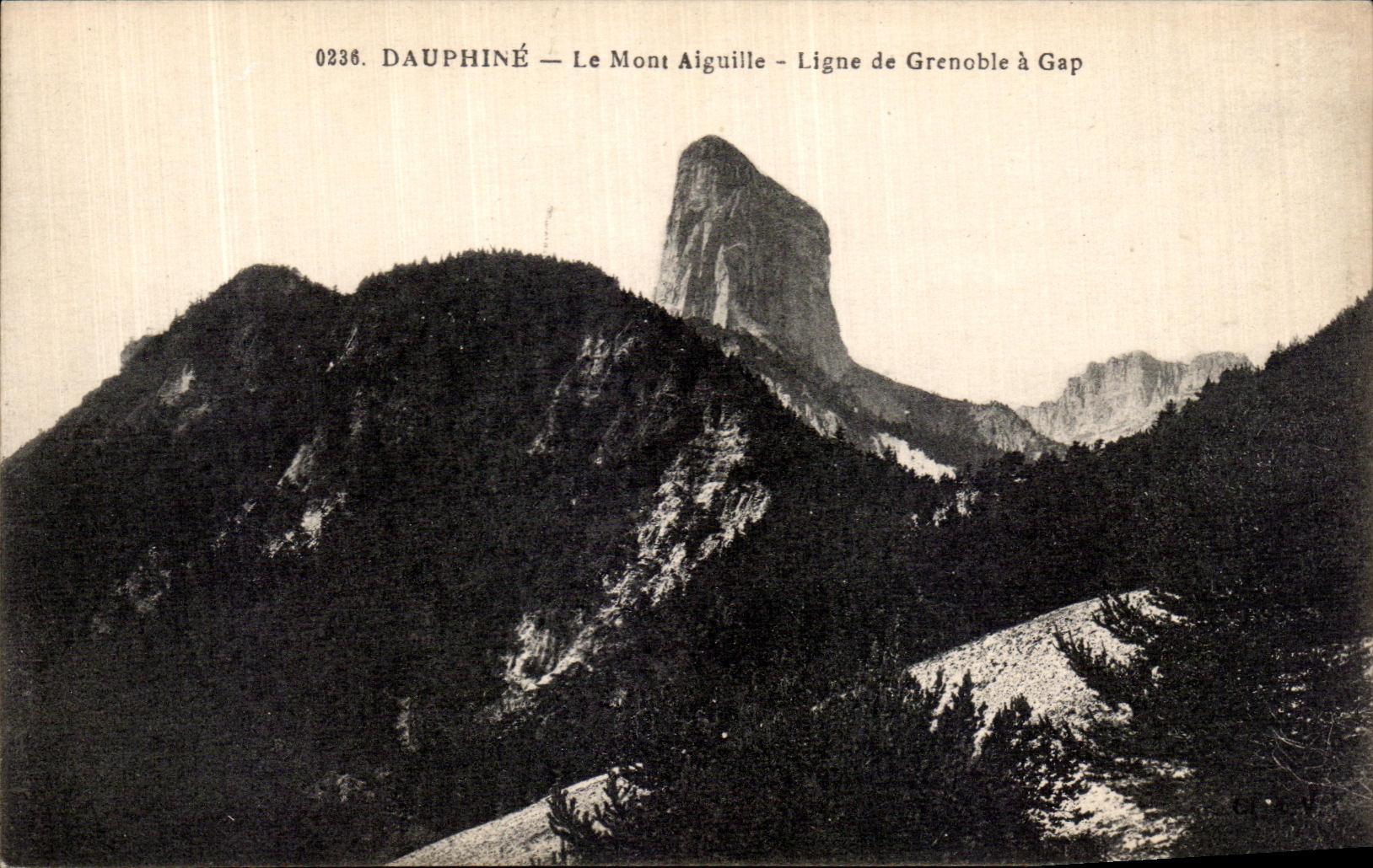 Dauphiné — Le Mont Aiguille — Ligne de Grenoble à Gap