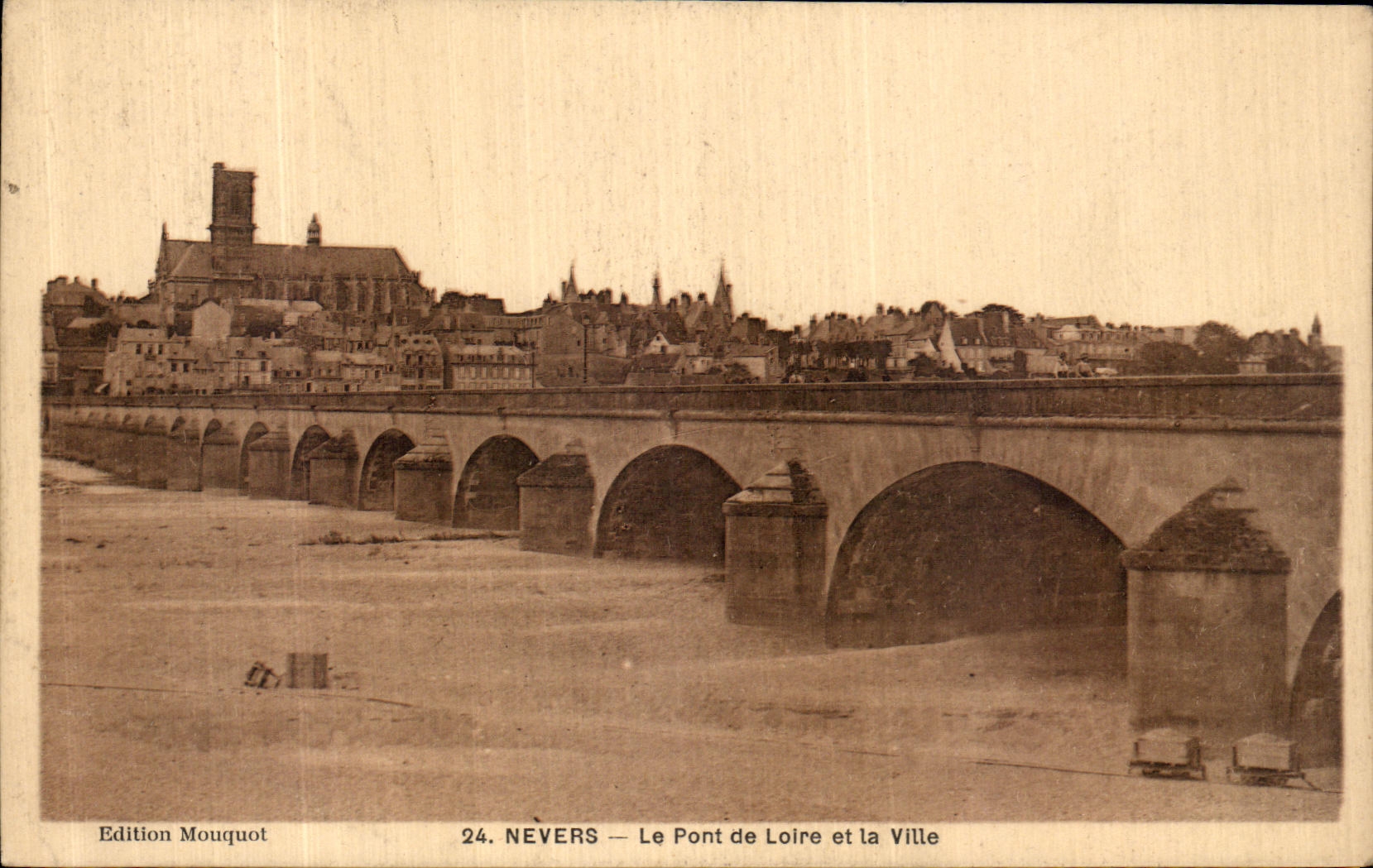 Nevers — Le Pont de Loire et la Ville — Edition Mouquiot, n°24